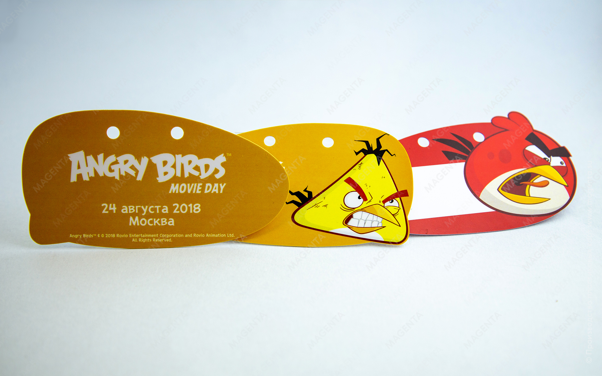 Фотография бейджей фигурной формой реза c Angry Birds