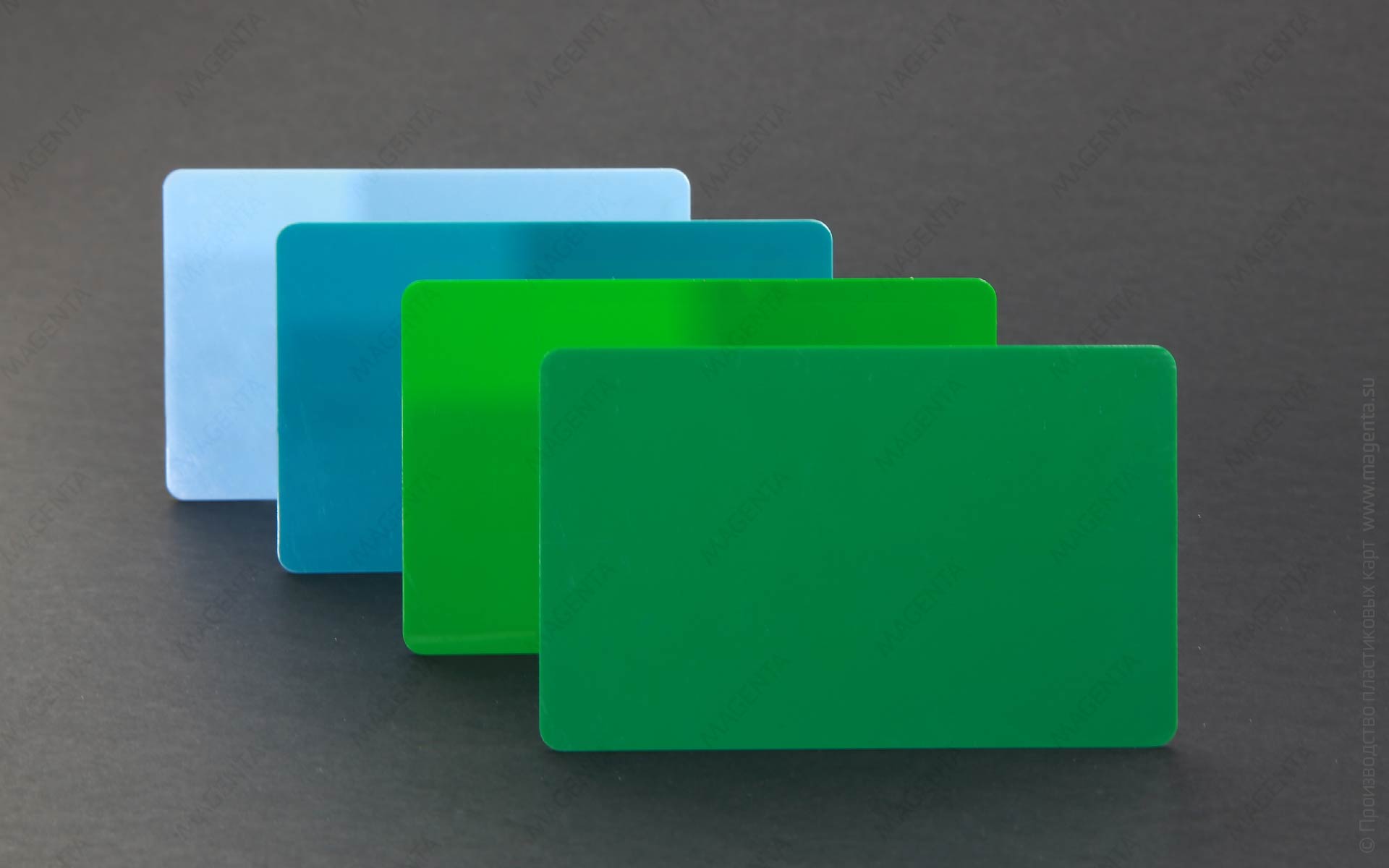 Цветные в массе пластиковые заготовки карт