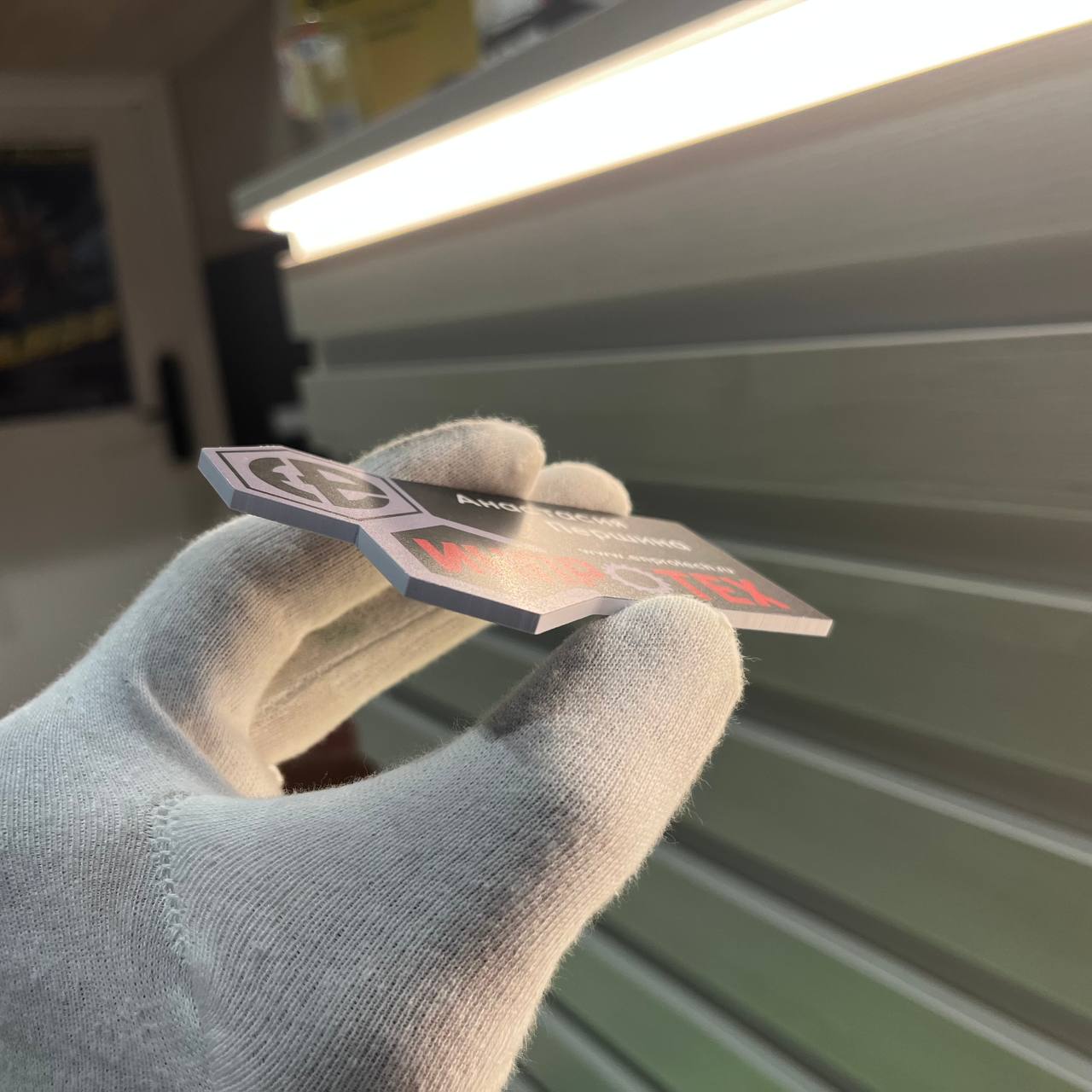 Фотография фигурного бейджа, толщиной 3 мм