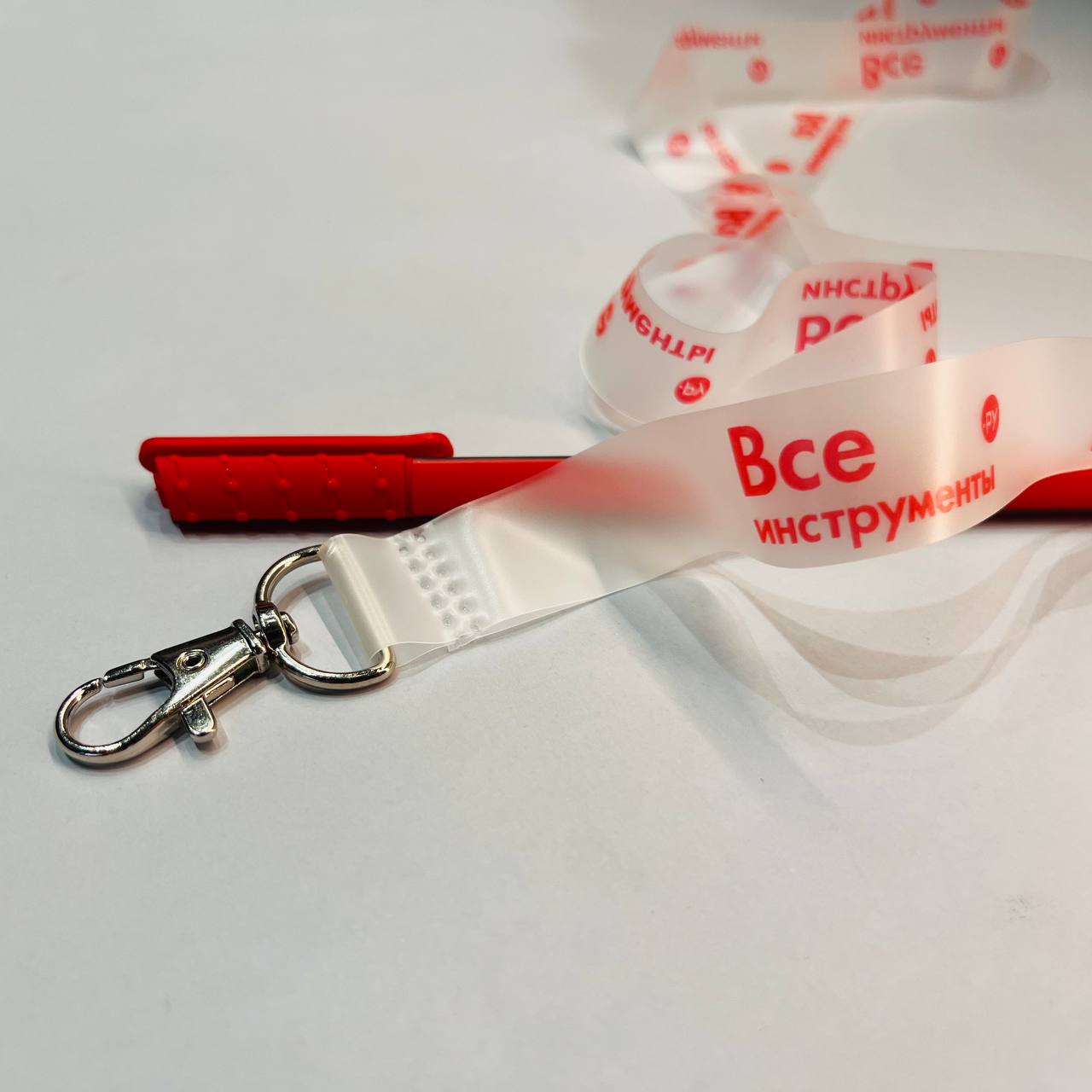 Прозрачная лента для бейжда с логотипом Лента для бейджа с логотипом красного цвета нанесенный сублимационным способом