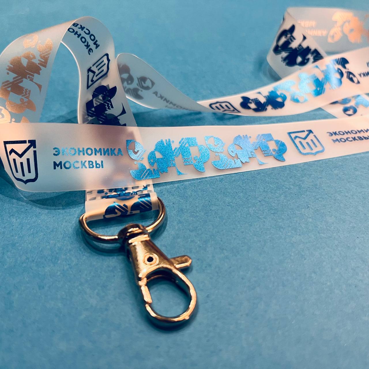 Прозрачная лента для бейджа с нанесением логотипа и карабином