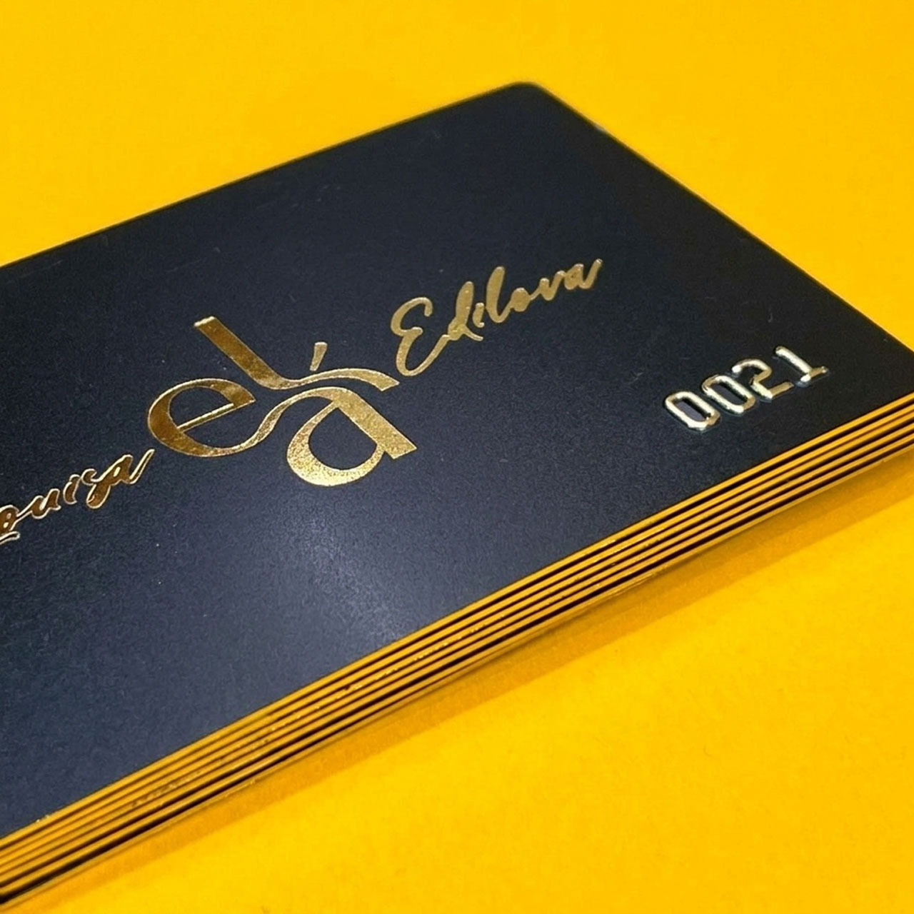 Лимитированные карты с окрасом торцов в золото &mdash; новая технология производства премиальных пластиковых карт.