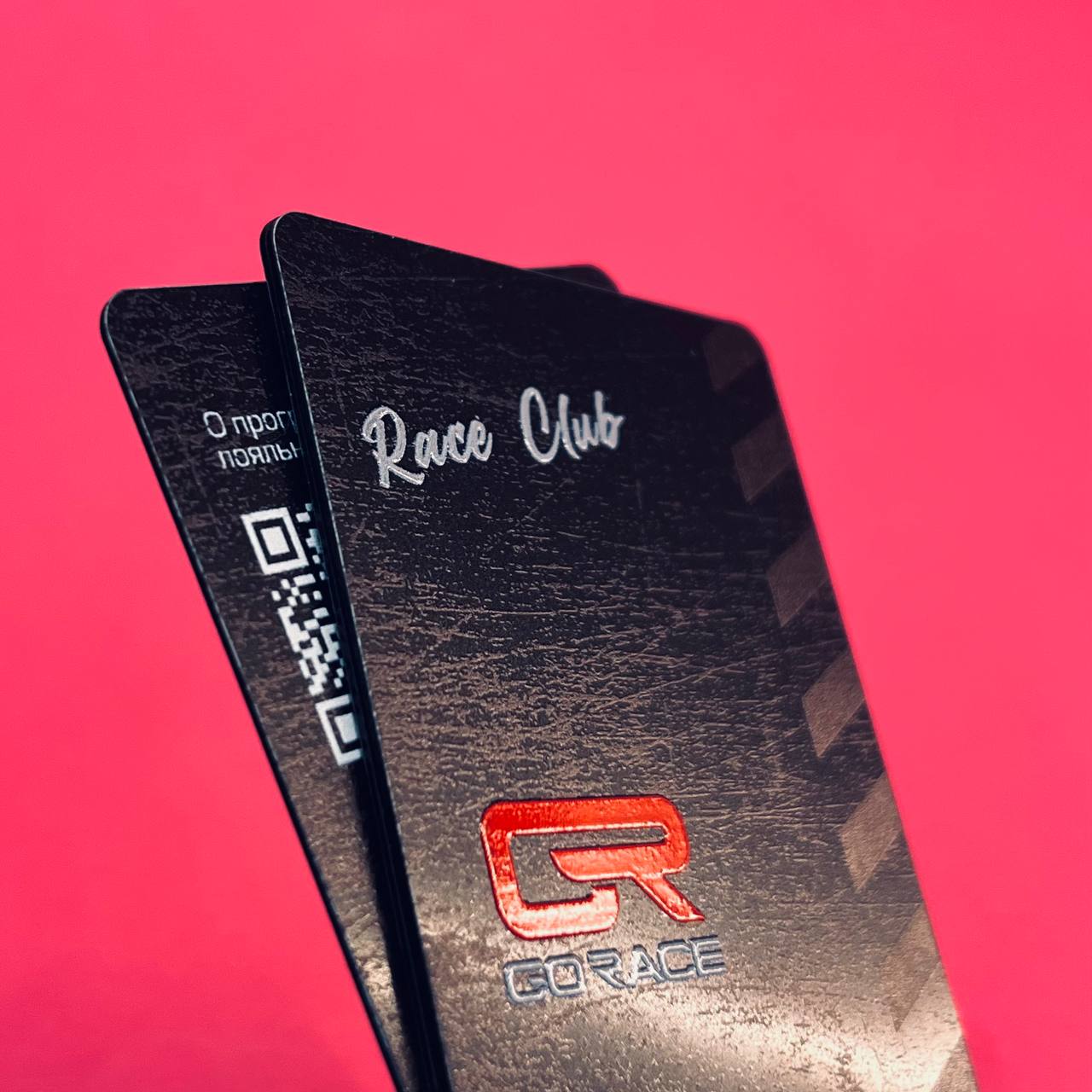 Выборочная лакировка на черной в массе карте Карта лояльности на черном в массе пластике с нанечением выборочного лака на логотип