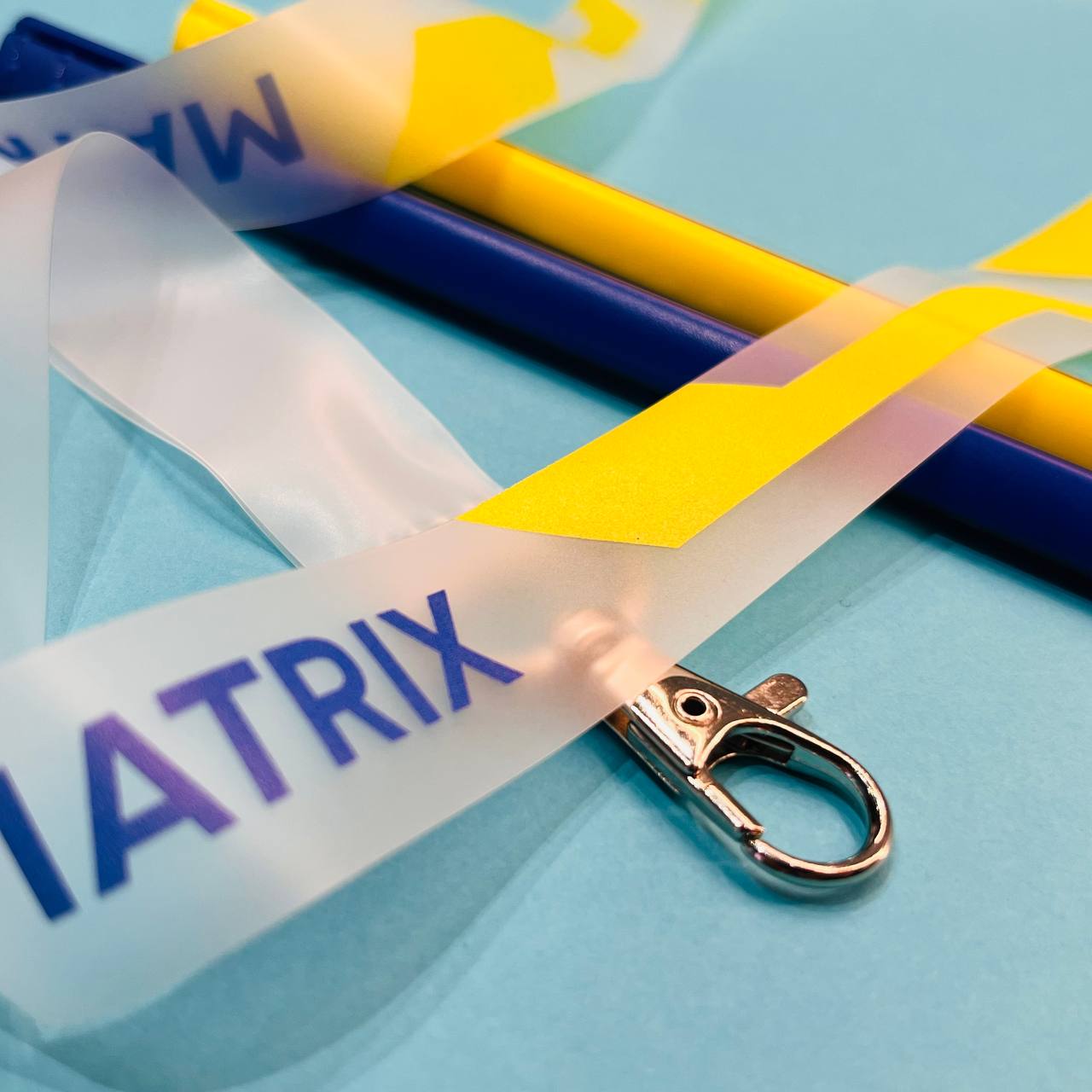 Прозрачная лента для бейджа с печатью логотипа на заказ с крепеление в виде карабина