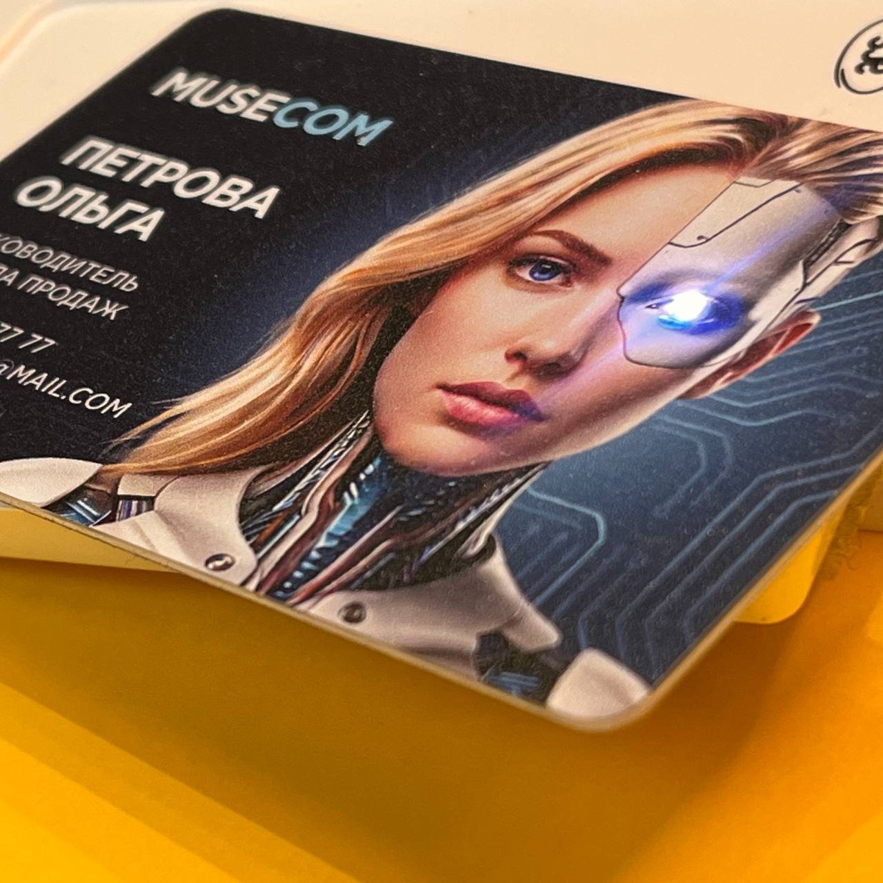 Комбинированная карта СКУД RFID с диодом и NFC-визиткой &mdash; пропуск и обмен контактами в одной карте. МАДЖЕНТА.