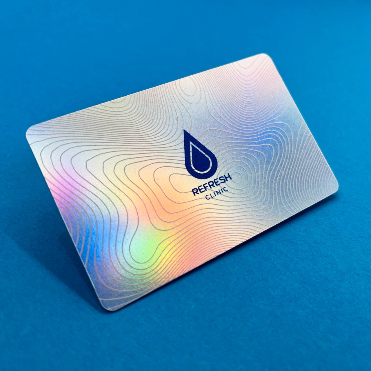 Подарочная карта на голографическом матовом пластике с тактильными элементами