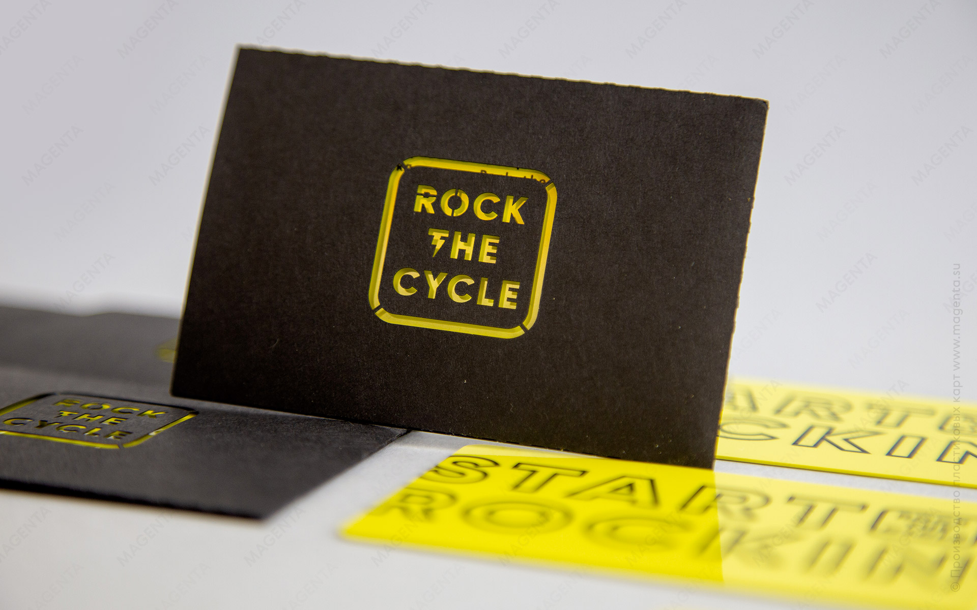 Фотография сертификата Сайкл-студии Rock the Cycle упакованного в конверт