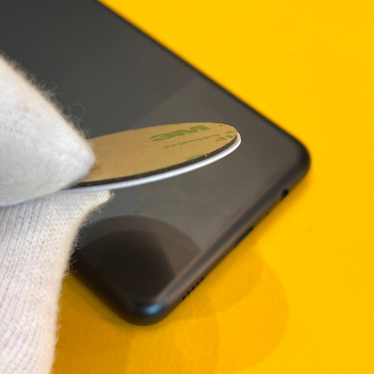 NFC-метка пропуск для прохода через турникеты NFC-метка с чипом MIFARE 1k для прохода через турникеты офисного центра. Клеится на телефон, работает на металлических чехлах.
