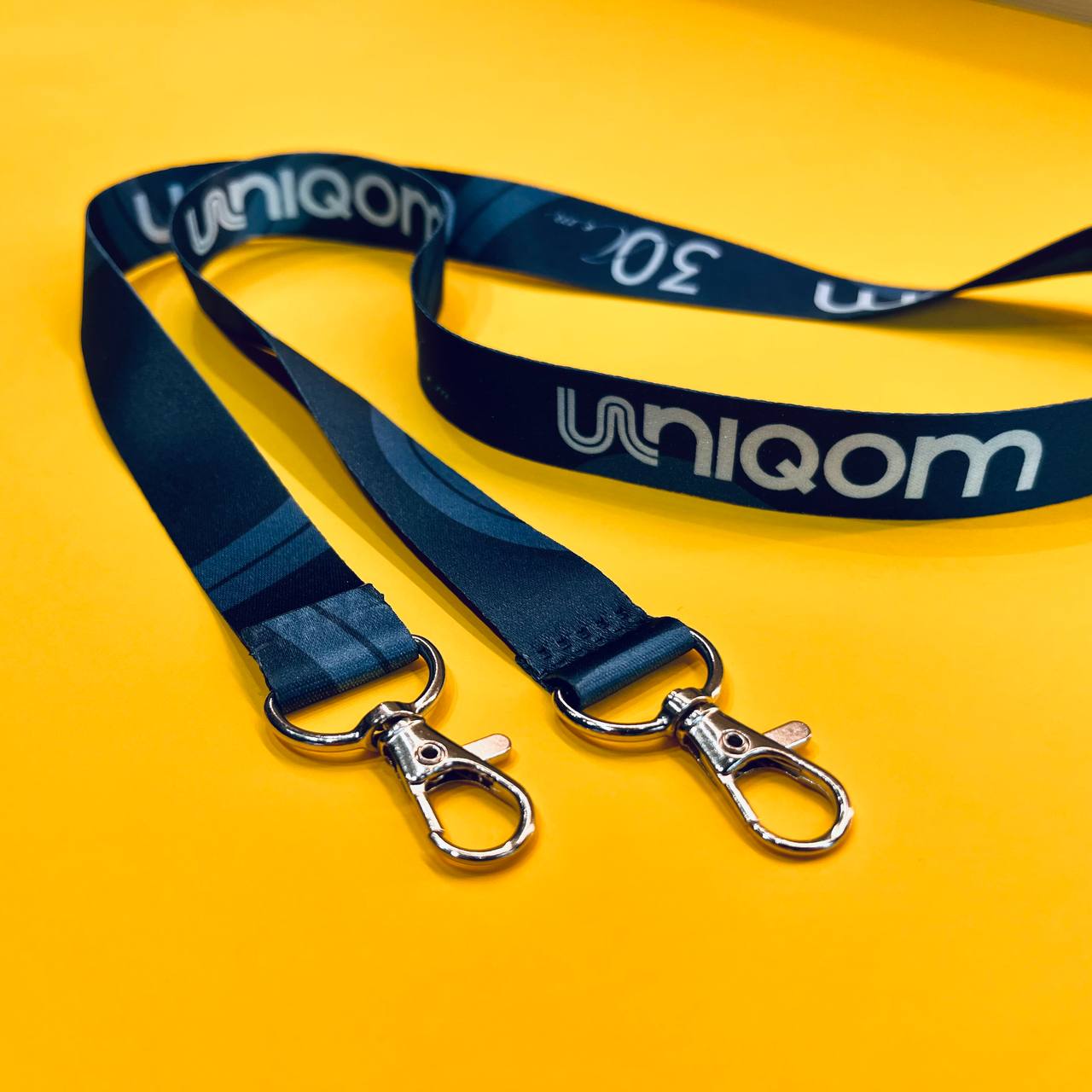 Лента для бейджа с двумя карабинами