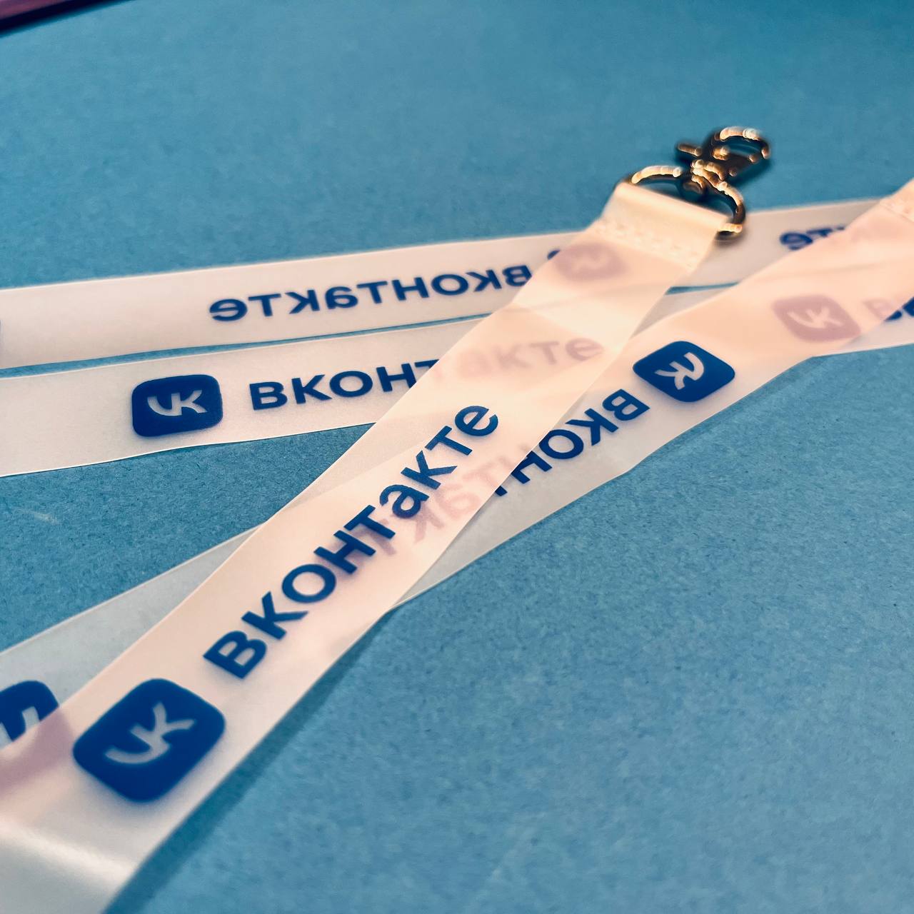 Прозрачна лента для бейджей с печатью логотипа на заказ