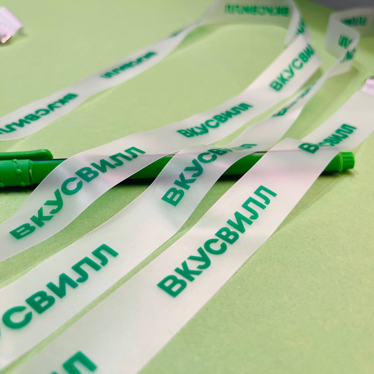 Сликоновая лента для бейджа с термотрансфорной печатью логотипа