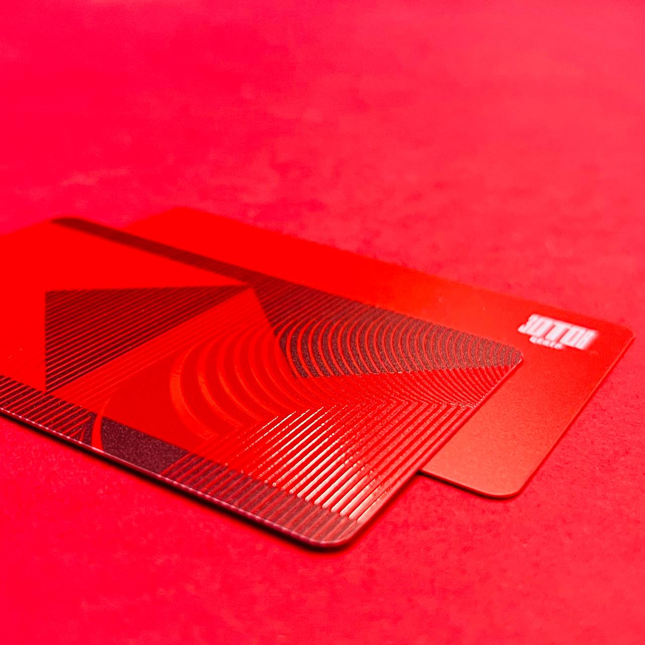 Пластиковые карты с красным торцом Пластиковые карты с красным торцом