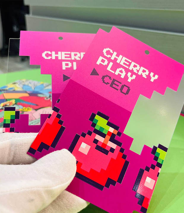 Бейджи на прозрачном пластике