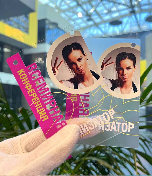 Бейджи на прозрачном пластике